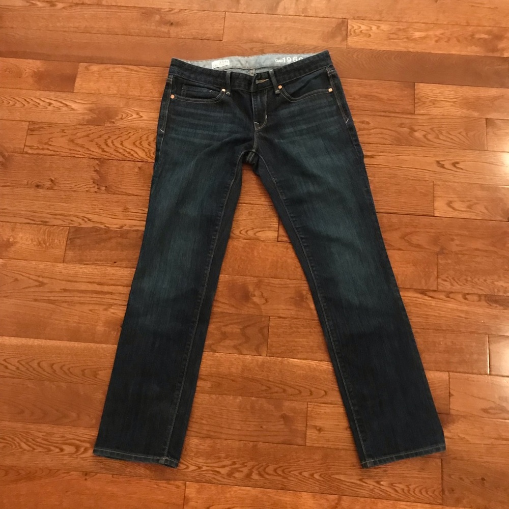 Women’s real straight jeans 27 / 4a in dark wash.